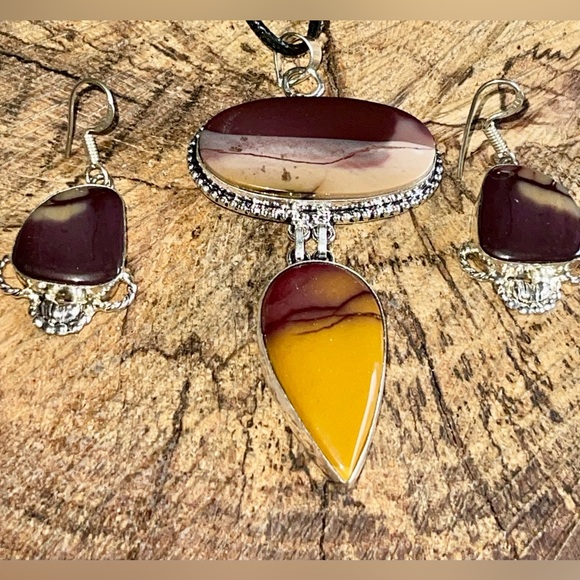 Burgundy & Mustard Mookaite Jasper Pendant & Earringd - Picture 2 of 8